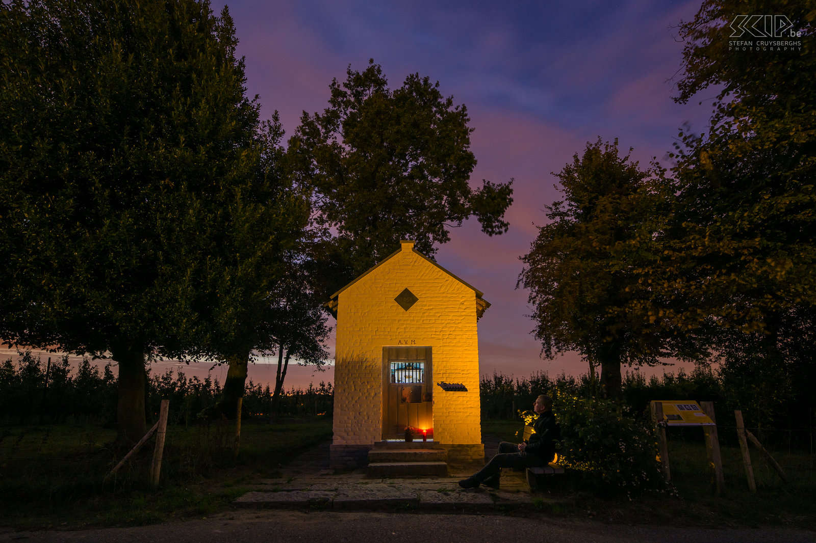 Hageland by night - Spikdoorn chapel in Meensel-Kiezegem Selfie at the Our Lady of Spikdoorn chapel. This chapel lies between the fruit orchards in Meensel-Kiezegem (Tielt-Winge) and was built in 1655. Stefan Cruysberghs